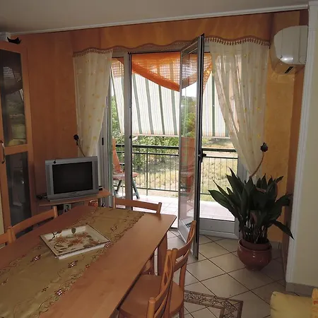 Mare Apartment *